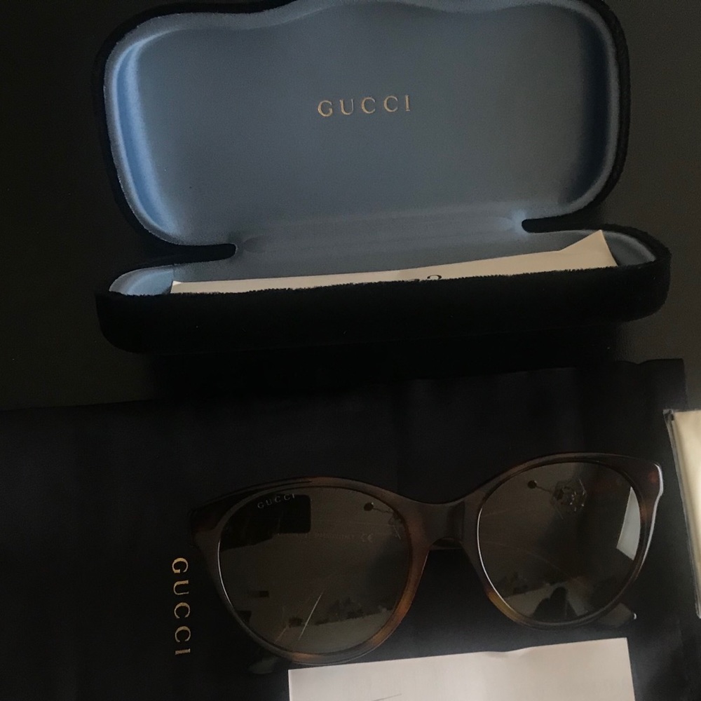 Gucci crystal glasses in brown